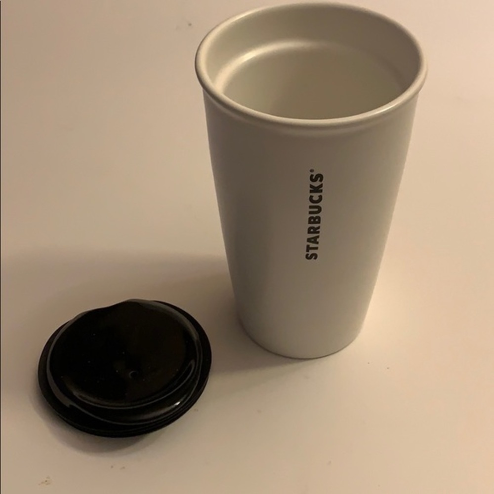 Starbucks 2015 XOXO Red Lip Prints 12oz Valentines - Picture 4 of 4